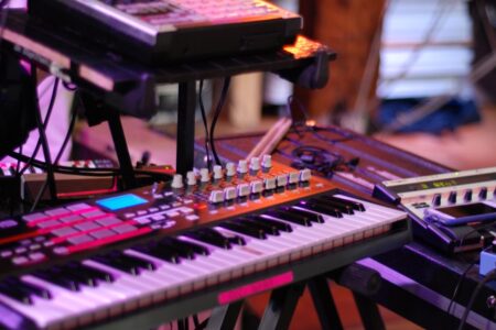 series-thumbnail-slider-card-image-box