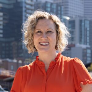 Kelly Saling Headshot