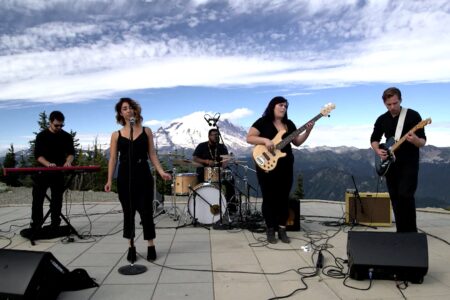 series-thumbnail-slider-card-image-box