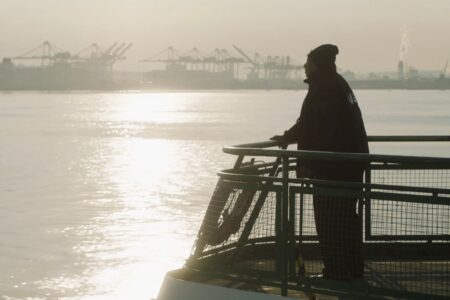 series-thumbnail-slider-card-image-box